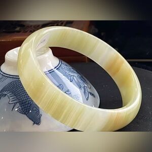 Elegant Jade Bangle Bracelet